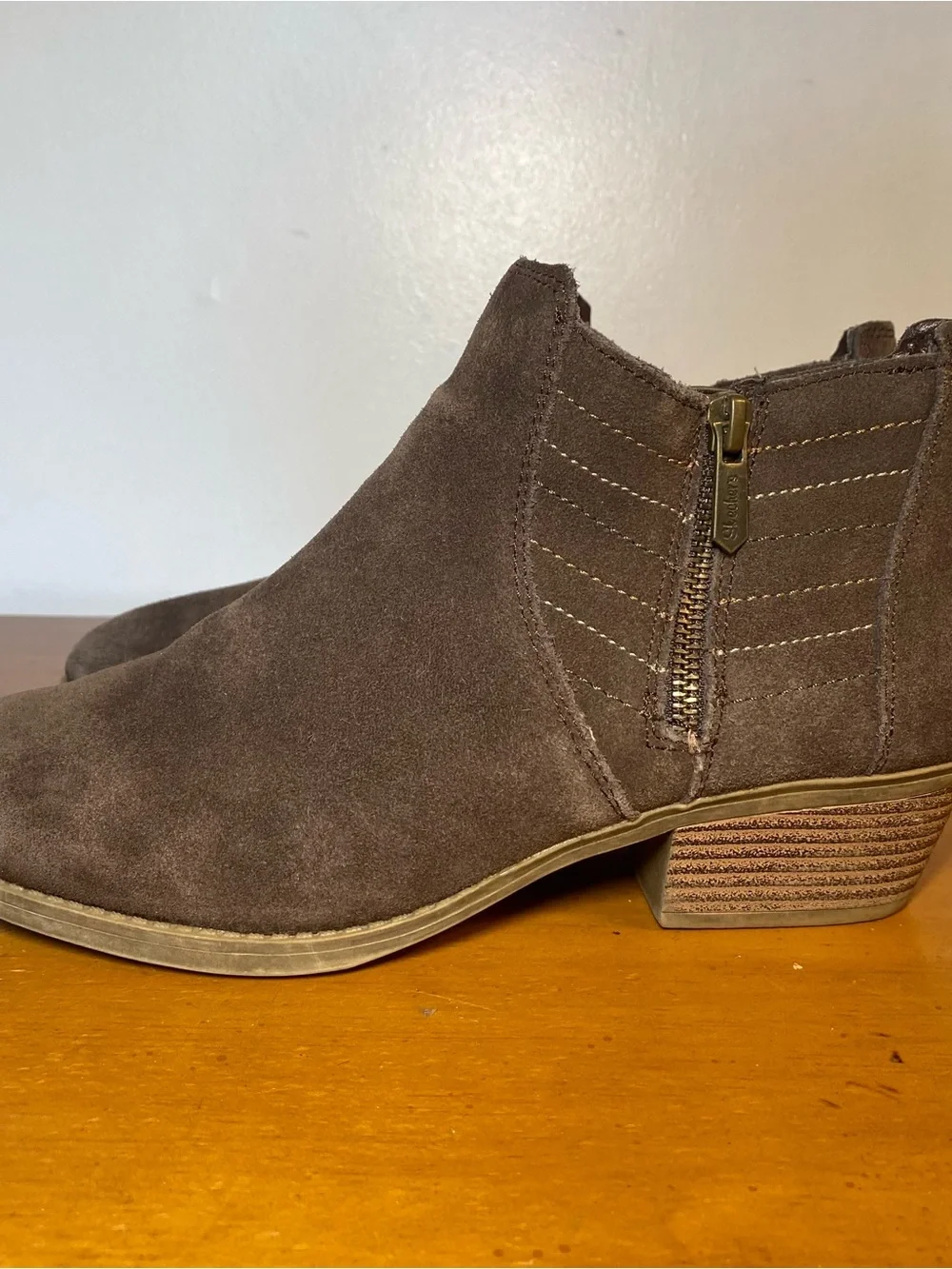 Skechers Women’s 9.5 Cooled Memory Foam Brown Ankle Boots Booties Suede Low Heel